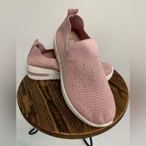 Women's Blush Knit Slip-On Sneakers. Size 7.5 $10